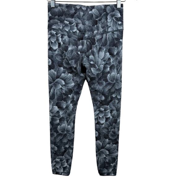 Women's Athleta Gray White Elation Textured Tight Floral Activewear Leggings S - Picture 3 of 9